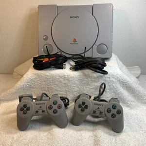 Sony PlayStation 1 PS1 solo console SCPH-5501 testata funzionante fili 2 controller - Foto 1 di 24