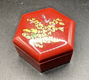 Vintage Schmuckschatulle rot Kunststoff sechseckig mit Deckel 2,5x1,5" Aufbewahrung Dekor - Bild 1 von 3