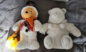 Menge 2 Disney Store Winnie Puuh Plüsch Stofftier Schneemann und weiße Schneeflocke - Bild 1 von 8