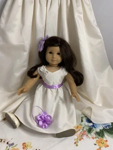 American Girl asiatische Puppe weißes Kleid, lila Schärpe mit passendem Mädchenkleid Gr.10 - Bild 1 von 18