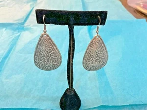 Dangling Pewter colored earrings with hook closures - Picture 1 of 4