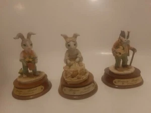 Set of 3 Vintage Leonardo Figures Jasper Rabbit Rebecca Rabbit Barnaby Badger - Picture 1 of 5