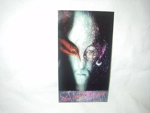 VÉRTIGO SANDMAN THE DOLL'S HOUSE DEATH CRUPIER TARJETA PROMOCIONAL S1 GAIMAN SIN USAR - Imagen 1 de 2