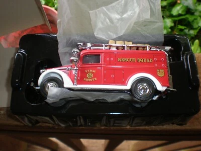 Matchbox 1937 GMC Rescue Van Engine YFE10, Yesteryear Vintage Truck NIB 1995 - Image 1 of 4