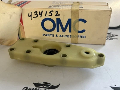 0434152 434152 OMC Evinrude Johnson 4-8 HP Gearcase CVR Assembly 0389837 389837 - Image 1 of 4