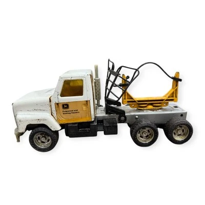 Vintage John Deere toy Pulpwood #3605 1981 Ertl semi logging truck - Image 1 of 4