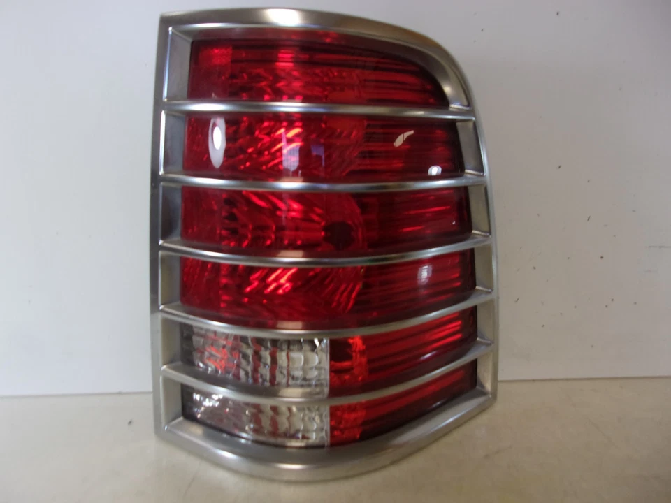 2002 2003 2004 2005 Mercury Mountaineer Passenger RH Tail Light OEM - Image 1 of 4