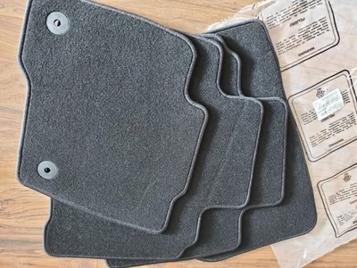 Ford Edge 4 pc. Mats/Carpet Set 2015-2019- MQ1F01757AB- Black- Anti-Slip NOB Foto 1 de 2