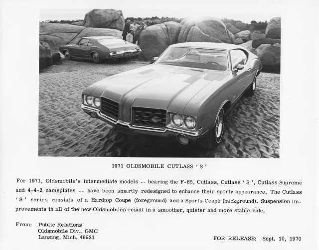 1971 Oldsmobile Cutlass S Press Photo 0178 - Image 1 of 1