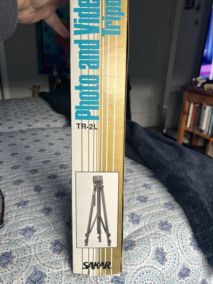 Sakar TR-2L Photo and Video Tripod in original box. Brand New Still In Plastic . - Image 1 of 1