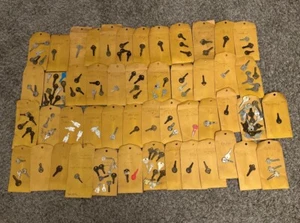 Vintage Keys ( 149 Keys ) Separated By Brands Inside Packages. Vintage Keys Lot - Picture 1 of 10