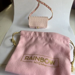 Rainbow High Mini Zubehör Studio Rosa Schultertasche Staubbeutel Puppe Neu - Bild 1 von 11