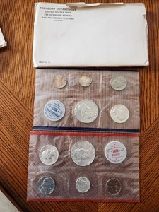 1962 U.S. Mint Set as issued by U.S. Mint.  10 coins Both "P" & "D". - Picture 1 of 1