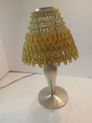 Lámpara de tealight de peltre pulido Pottery Barn con pantalla de cuentas de vidrio ámbar 10 1/2" H Foto 1 de 4