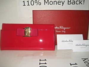 $ 595 NEU Salvatore Ferragamo dunkelrosa Lackleder Geldbörse Gold Logo Vara Schleife - Bild 1 von 12