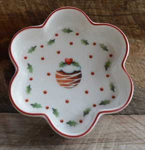 Villeroy & Boch 1748 Flower Shaped Trinket Dish Christmas Holiday Holly Design - Picture 1 of 10