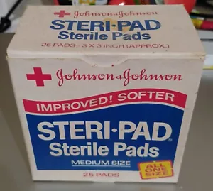 VINTAGE JOHNSON & JOHNSON STERI-PAD MEDIUM SIZE STERILE PAD BOX (USED) - Picture 1 of 5