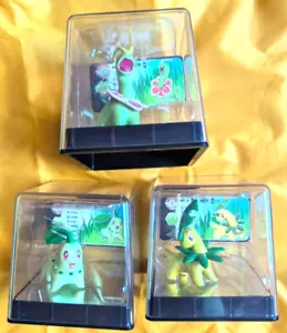 Pokemon Trainer's Choice Trio Chikorita Bayleef Meganium 2013 con vitrinas - Imagen 1 de 4