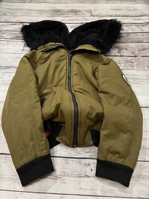 Chaqueta Bomber Travis Estilo Recortado De Colección con Capucha de Piel Foto 1 de 4