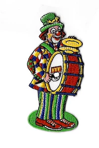 Bügelbild | Clown mit Trommel Applikation | Karneval Aufnäher Kostüm | 9,5x4,5cm - Bild 1 von 1