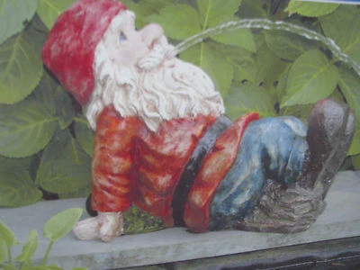 Wasserspeier 29x41x23cm liegender Zwerg Garten Kunstharz Teich Teichfigur NEU - Bild 1 von 4