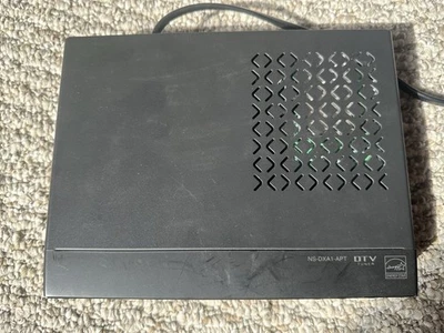 Insignia Converter Box w/ remote - Image 1 of 4