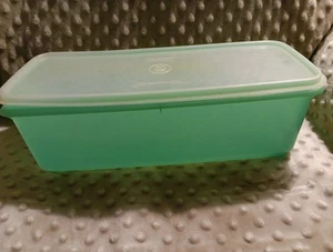 Vintage Green Tupperware 14" Long #782-2 Bread Celery Vegetable Crisper with Lid - Picture 1 of 5