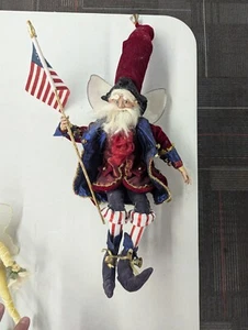 MARK ROBERTS COLLECTIONS COLONIAL FAIRY WITH FLAG - Picture 1 of 3