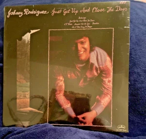 "Tejano Tex Mex" Johnny Rodriguez "Just Get Up and Close the Door" "Rare LP" - Imagen 1 de 8