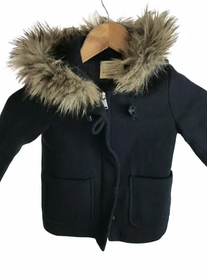 Abrigo de lana con capucha forrada de piel talla 5 de Zara para niñas.  Azul marino oscuro.  Cremallera completa a Foto 1 de 4