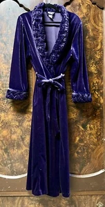 VTG Delicates Housecoat Robe Women Sz M Purple Velvet Velour Cuff Collar Detail - Picture 1 of 9
