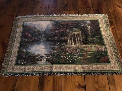 Manta Thomas Kinkade El Jardín de la Oración Tapiz 64x44 Usada en Excelente Condición Foto 1 de 4