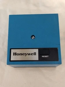 Honeywell R7795 B 1009 Burner Control Complete System - Picture 1 of 13
