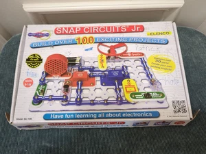 EUC Snap Circuits Jr. SC-100 Electronics Discovery Kit - Picture 1 of 4