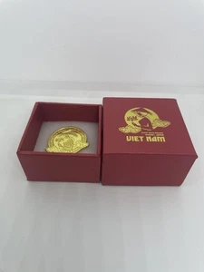 Vietnam Symbol Pin Badge Gold 3cm in Red Box Korean Vietnam Pavilion Japan New - Picture 1 of 3