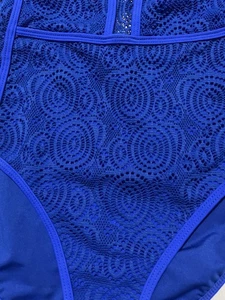 Elegante traje de baño de una pieza de encaje azul “Texas Size Bling” - Imagen 1 de 5