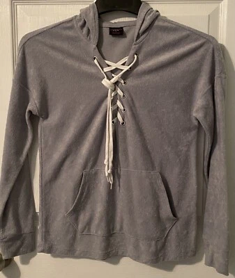 Suéter LS con Capucha Gris con Cordones Frontales Talla S para Mujer Juvenil Material Niña Foto 1 de 4