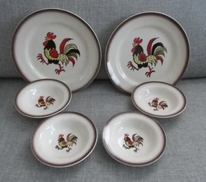6 Piece Lot Metlox Poppytrail Red Rooster- 2 Dinner Plates 4 Bowls, Excellent! - Picture 1 of 8