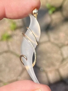 18.07ct Quartz Frosted Carved Freeform Pendant In Forged 14K Yellow Gold Totl Wt - Picture 1 of 12