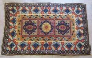 19C. ALFOMBRA DE LANA BORDADA ANTIGUA HECHA A MANO - Imagen 1 de 11