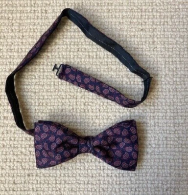 Pajarita azul oscuro paisley 100% seda de TIE RACK Foto 1 de 4