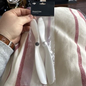 DJI. Phantom. P330. Spare Part No 26. Phantom Self Tightening Propeller - Picture 1 of 2