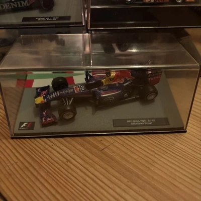 PANINI 1:43 SCALE FORMULA 1 F1 RACING CAR RED BULL RB9 2013 SEBASTIAN VETTEL - Image 1 of 3
