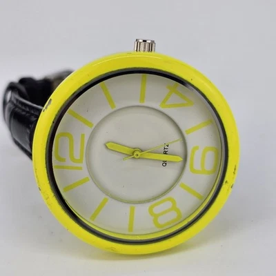 Reloj para mujer 44MM caja amarilla esfera blanca nuevas correas de cuero negro batería nueva Foto 1 de 4