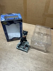 2004 Monogram Masterworks Headstrong Heroes Catwoman Dynamic Bobble Head - Picture 1 of 4