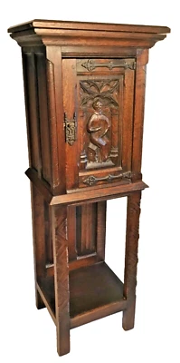 "Antiguo gabinete de sacisterio o vestimenta gótico francés o belga tallado de roble 51,5"" H" Foto 1 de 4