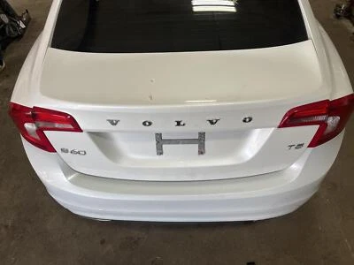 Tapa de cubierta usada se adapta a: Volvo S60 2015 sin alerón sin cámara de visión trasera encendido sin llave Foto 1 de 4