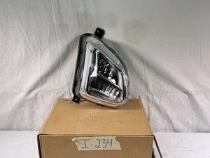 NEW! 2018-2021 Chevrolet Equinox Halogen Fog Light Right RH Side OEM 84226250 - Picture 1 of 23
