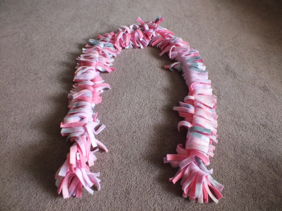 Bufanda de Vellón Reciclada Reutilizada Hecha a Mano Divertida Flecos Boa Rosas 64x6" LINDA Foto 1 de 2