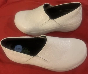 Landau Foot Wear RX Zapato de Enfermera Blanco Floral En relieve Zuecos Médicos Talla 8 Sin Deslizantes - Imagen 1 de 6